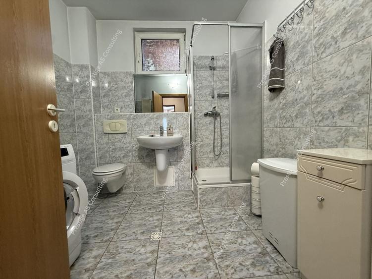 Casă individuală cu 5 camere cu Canalizare în Lipovei