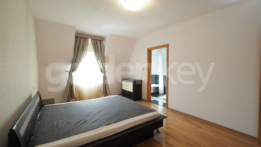 Duplex cu 6 camere cu Piscina în Iancu Nicolae