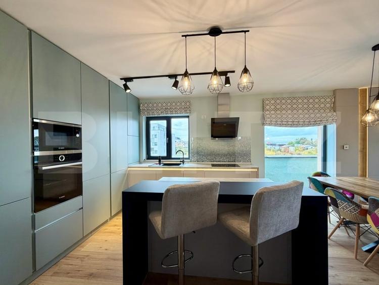 Apartament cu 3 camere semidecomandat, mobilat în Zorilor