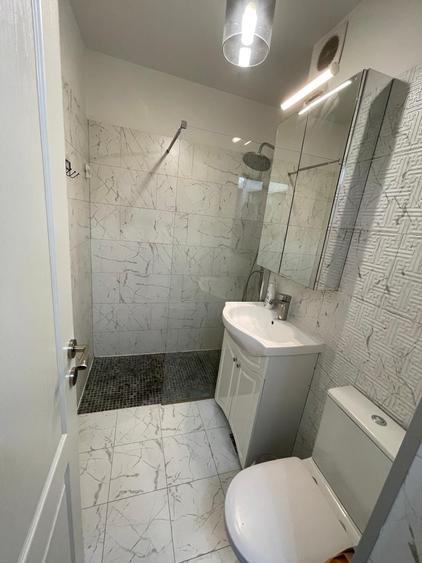 Apartament cu 2 camere semidecomandat, mobilat în P-ța Victoriei