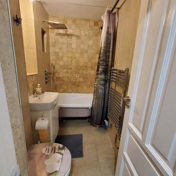 Apartament cu 2 camere semidecomandat, mobilat în Podu Roș
