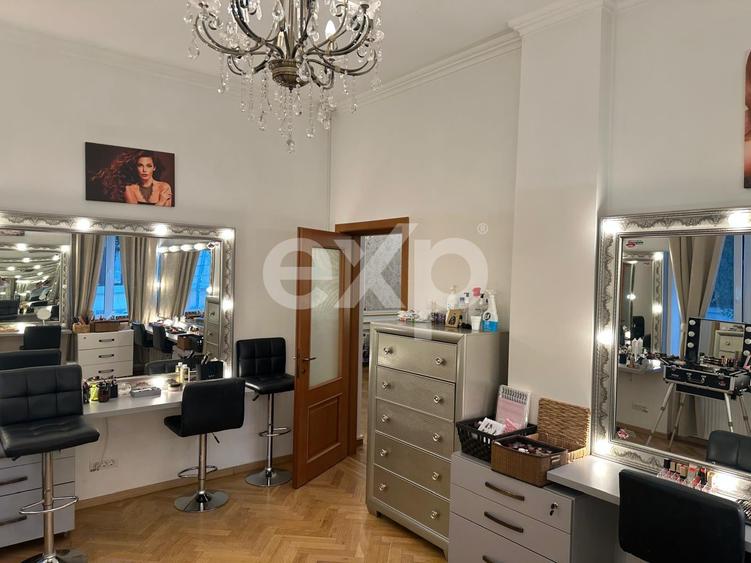 Apartament cu 5 camere decomandat, mobilat în Romană