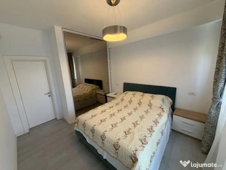 Apartament cu 3 camere semidecomandat în Calea Severinului