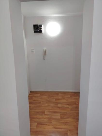 Apartament cu 2 camere semidecomandat, mobilat în Milcov