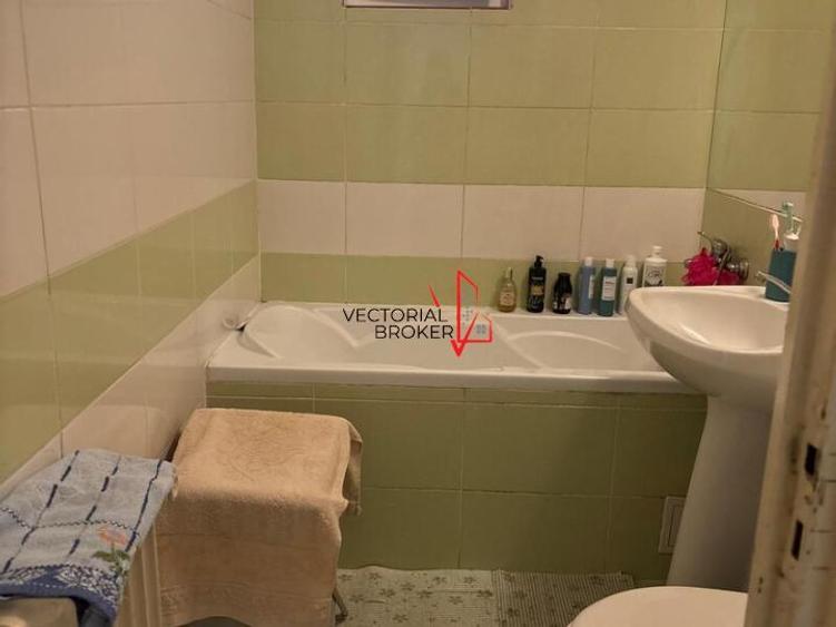 Apartament cu 3 camere semidecomandat în Dristor