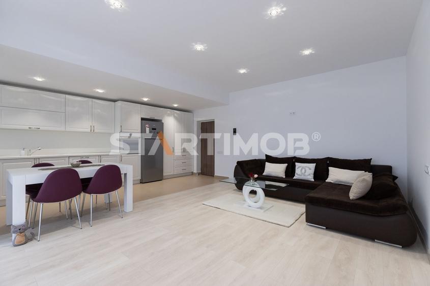 Apartament cu 3 camere decomandat, mobilat în Tractorul