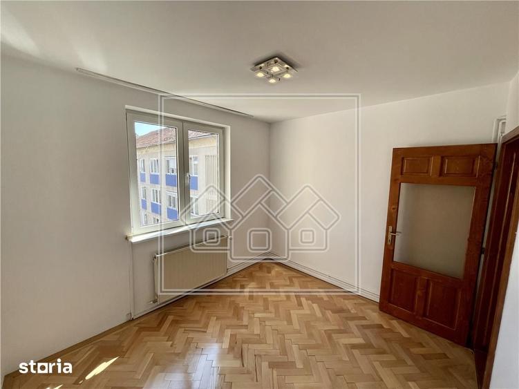 Apartament cu 3 camere în Ultracentral