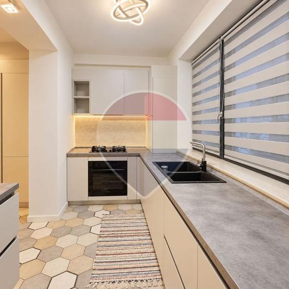 Apartament cu 4 camere decomandat, mobilat în Ultracentral