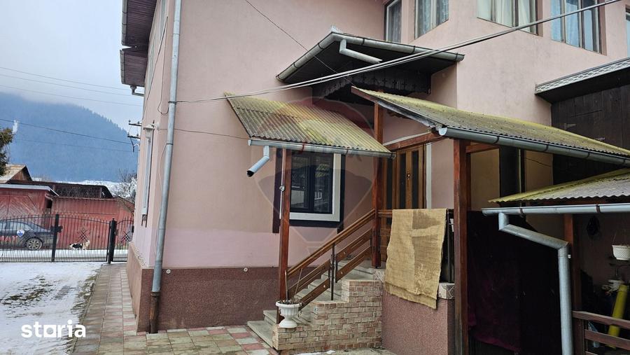 Casă cu 6 camere cu Teren 200 Mp în Central