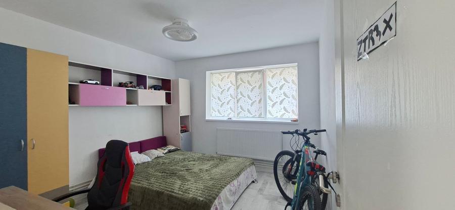 Apartament cu 3 camere în Micro 18