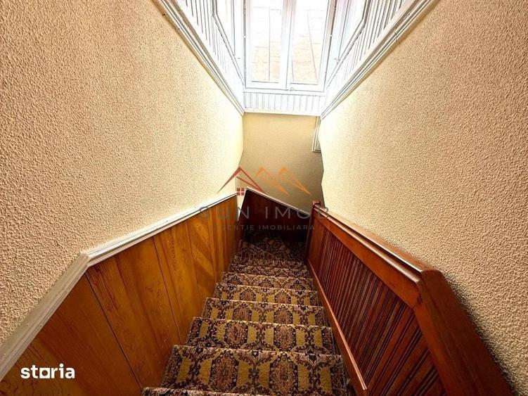 Casă cu 7 camere cu Teren 604 Mp în Poiana