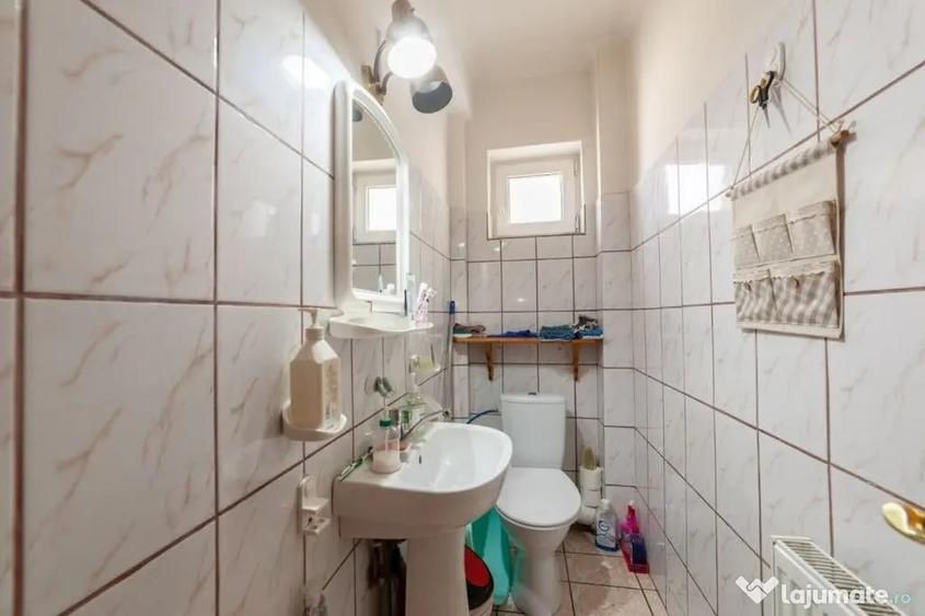 Casă cu 7 camere cu Teren 350 Mp în Exercițiu