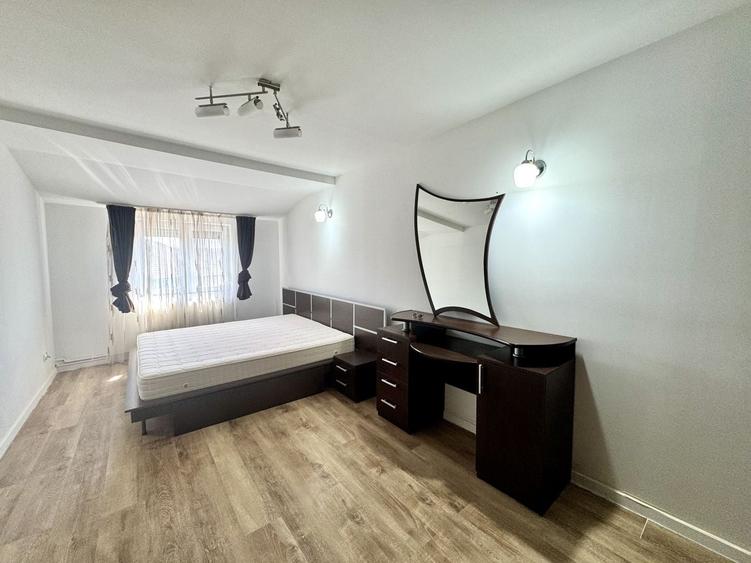 Apartament cu 2 camere decomandat în Girocului