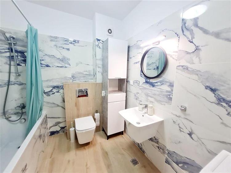 Apartament cu 2 camere decomandat în Tractorul