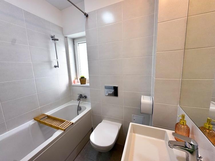 Apartament cu 3 camere decomandat în Aviației