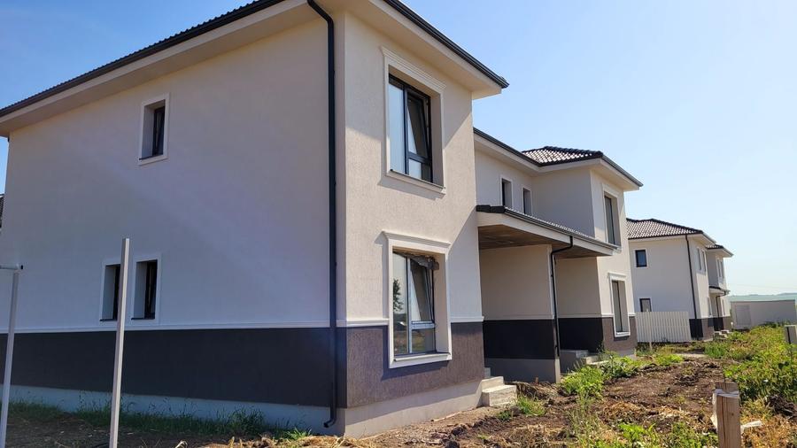 Duplex cu 4 camere cu Canalizare în Șura Mică