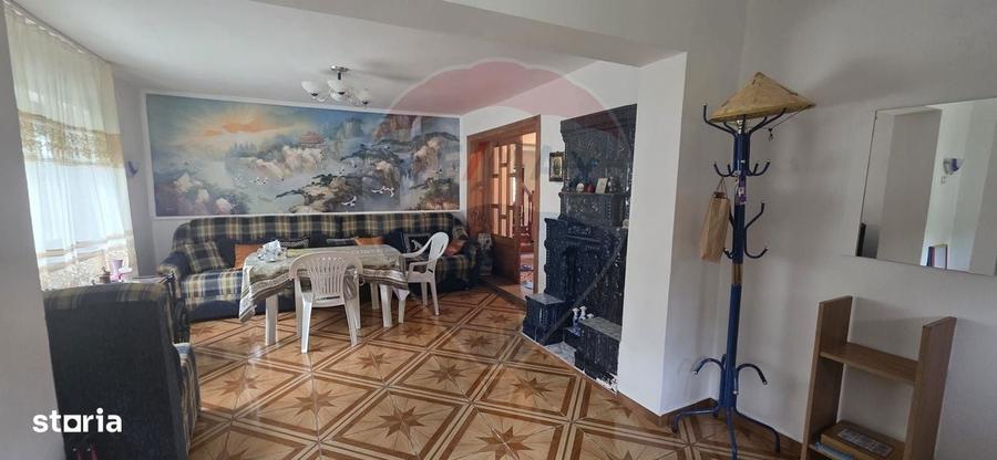 Casă cu 4 camere în Căprioru