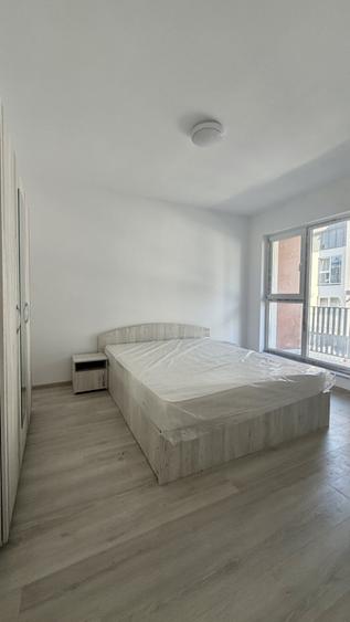 Apartament cu 3 camere semidecomandat în Florești