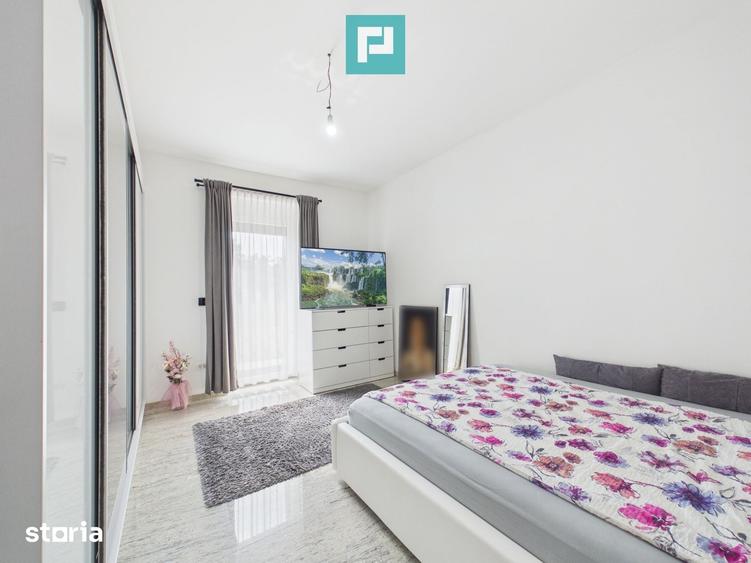 Casă cu 5 camere cu Teren 1072 Mp în Vladimirescu