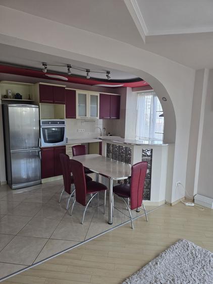 Apartament cu 3 camere decomandat în Nufărul