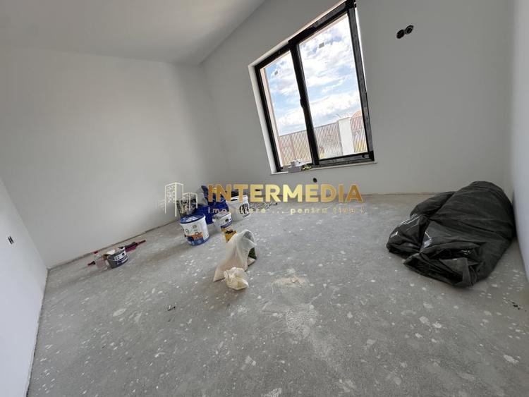 Casă individuală cu 4 camere cu Canalizare în Cetate