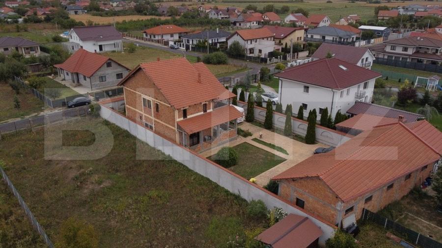 Casă individuală cu 6 camere cu Canalizare în Vetiș