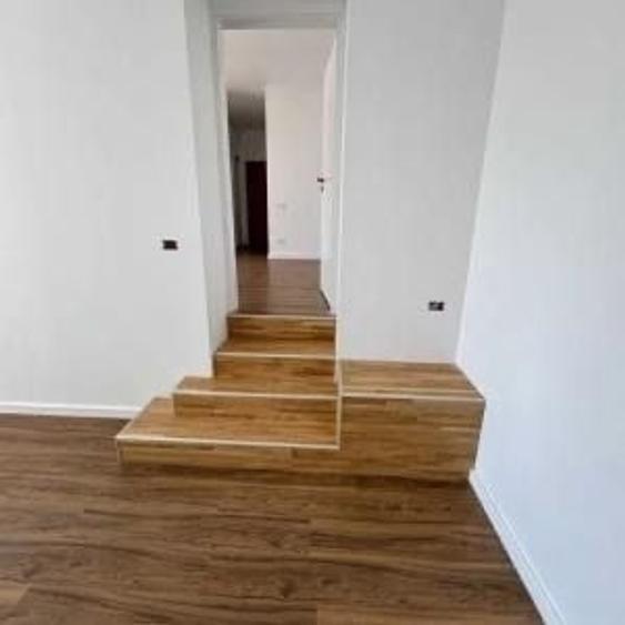 Apartament cu 3 camere semidecomandat în Parcul Carol