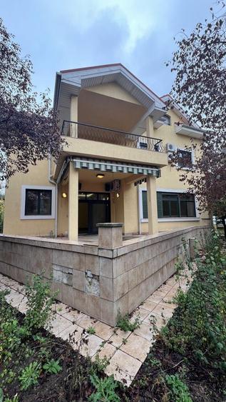Casă individuală cu 7 camere cu Canalizare în Băneasa