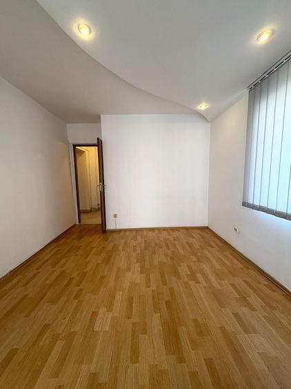 Apartament cu 3 camere în Decebal