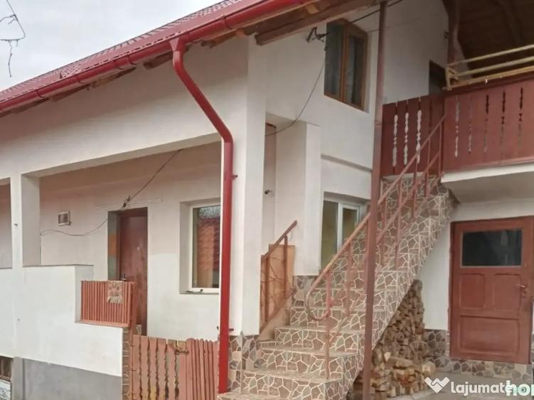 Casă cu 5 camere cu Teren 1007 Mp în Aranghel