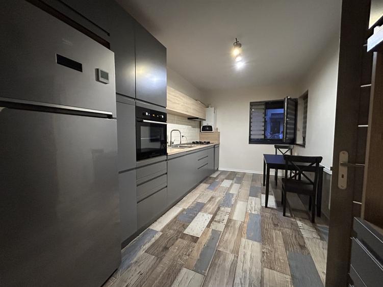 Duplex cu 4 camere cu Canalizare în Popas Păcurari