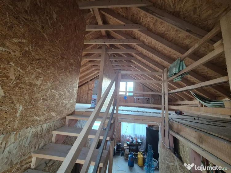 Casă cu 7 camere cu Teren 820 Mp în Vulcan