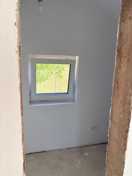 Casă individuală cu 5 camere cu Canalizare în Dumbrăvița