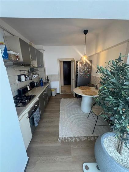 Apartament cu 3 camere decomandat în Brăilei
