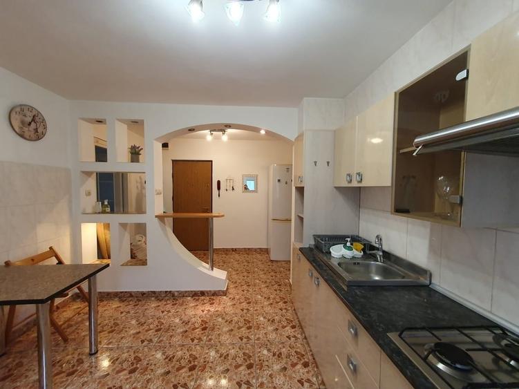 Apartament cu 2 camere decomandat în Drumul Sării
