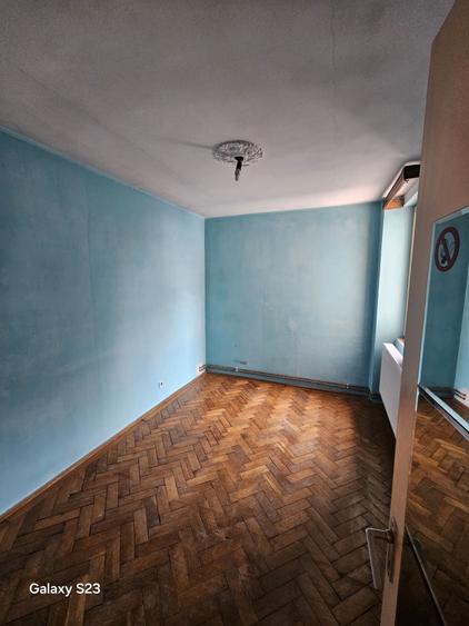 Apartament cu 3 camere decomandat în Exterior Vest