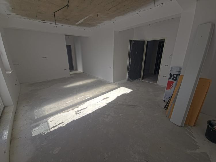 Apartament cu 2 camere decomandat în Tomis Plus