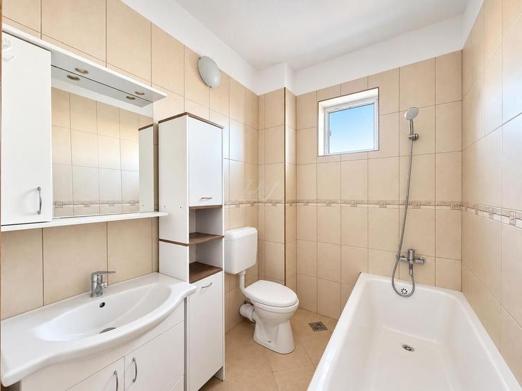 Apartament cu 4 camere decomandat în Șagului
