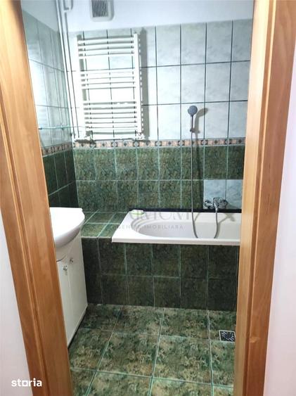 Apartament cu 4 camere decomandat în Lipovei