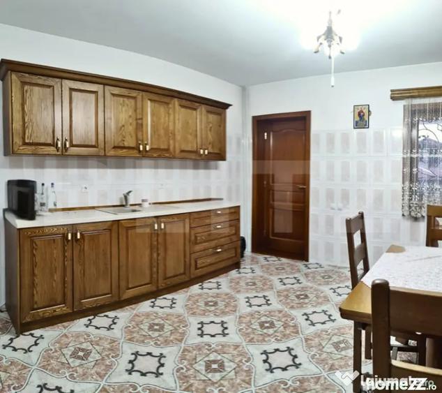 Casă cu 7 camere cu Teren 1178 Mp în Central