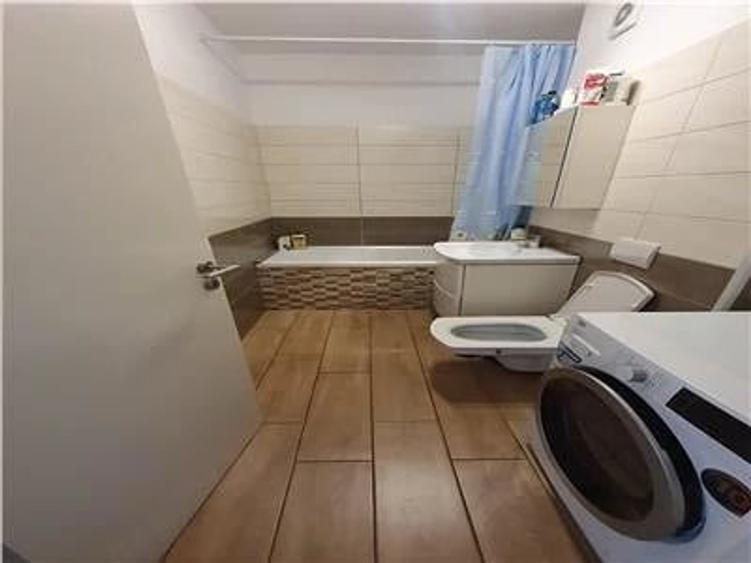 Apartament cu 2 camere decomandat în Tractorul