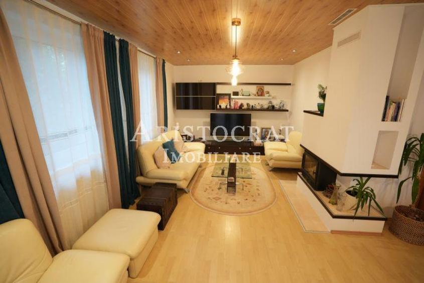 Casă cu 5 camere cu Teren 450 Mp în Corbeanca