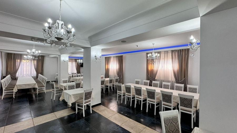 Casă individuală cu 12 camere cu Canalizare în Central
