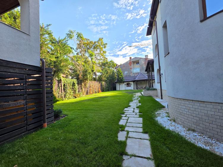 Casă individuală cu 9 camere cu Garaj în Timpuri Noi