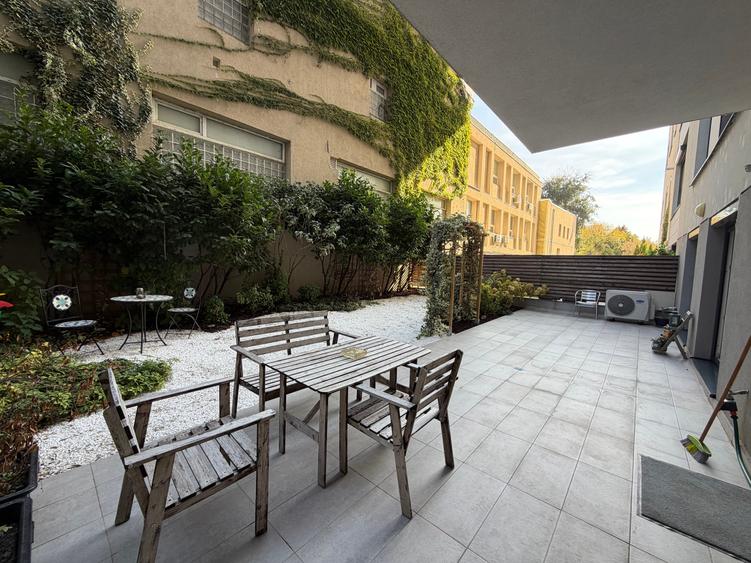 Apartament cu 3 camere decomandat în Domenii