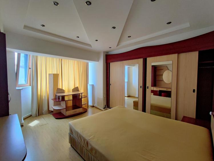 Apartament cu 4 camere decomandat, mobilat în Trocadero