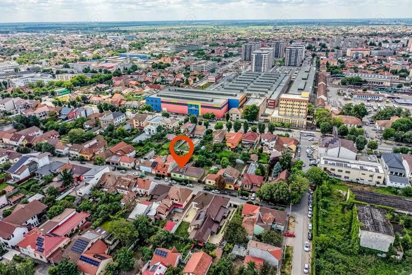 Casă cu 5 camere cu Teren 421 Mp în Funcționarilor