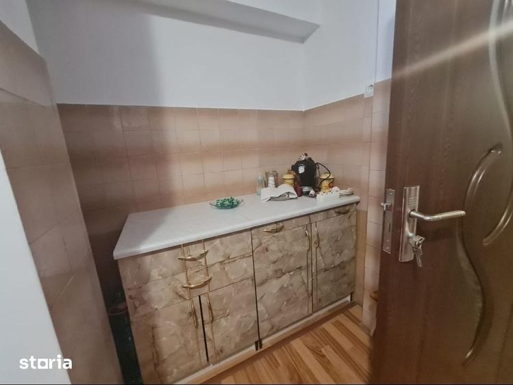 Inchiriez 3 camere Grivitei pet friendly cu parcare - 1