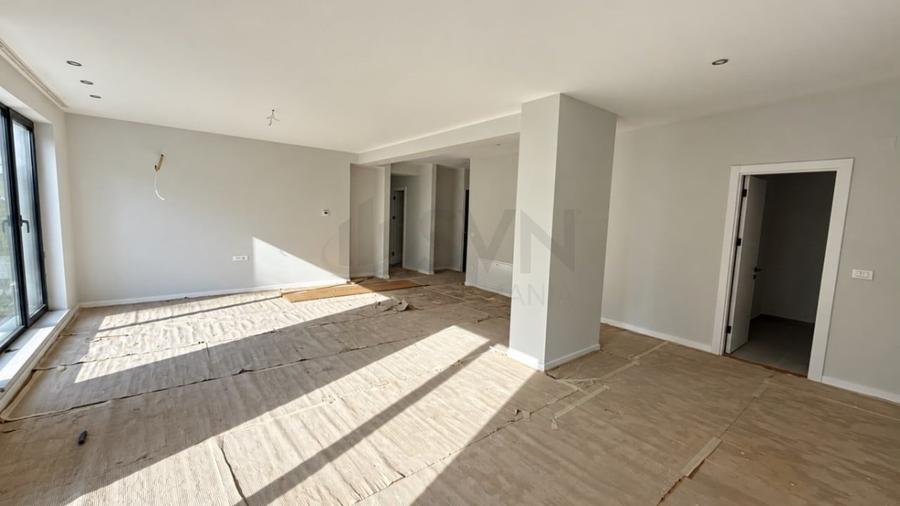 Apartament cu 5 camere decomandat în Băneasa