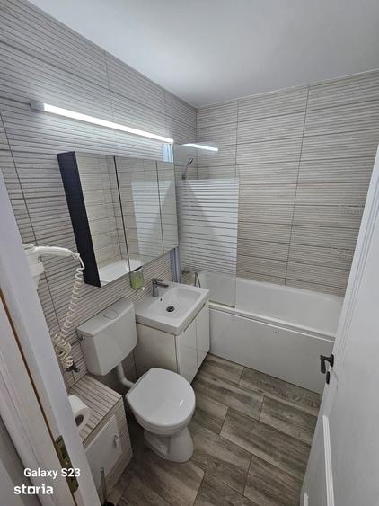 Apartament cu 6 camere decomandat în Tomis II